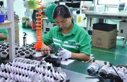 在工廠工作30天，每天加班3小時，離職后能否要求老板賠償？——兼談與旅游業務的關聯